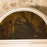 ...trovano spazio alcune lunette dipinte con affreschi di inizio secolo del pittore Umberto Colonna
